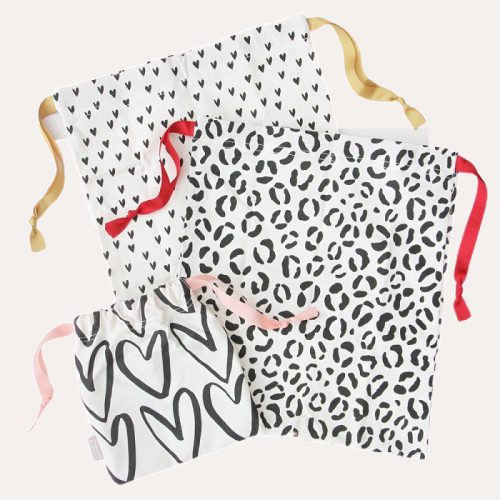 Mono Hearts Drawstring Travel Bag Set