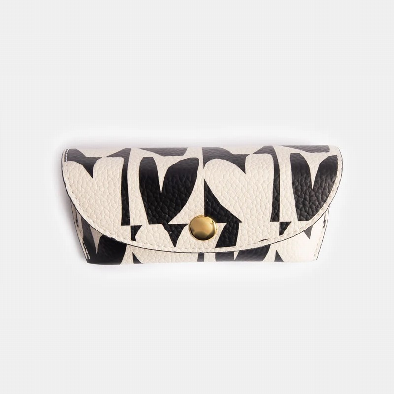 Mono Checkmate Hearts Flap Glasses Case