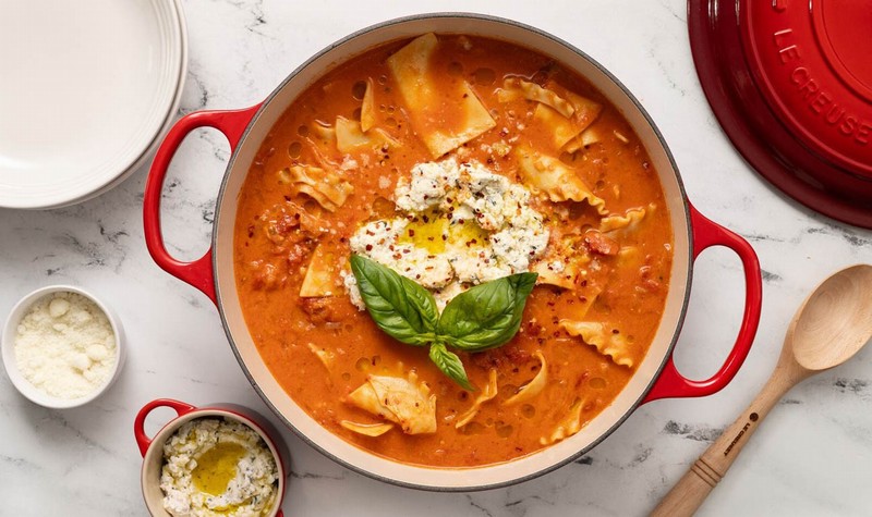 Signature Round Casserole Cerise 28cm - Image 6