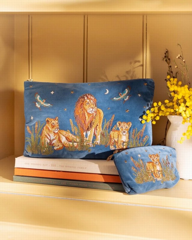 Lion Pride Dusky Blue Velvet Coin Purse - Image 4